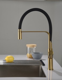 Grifo cocina flexible oro cepillado SENA de Imex ambiente