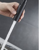 Grifo cocina monomando extraíble negro mate Berna de Imex ambiente difusor