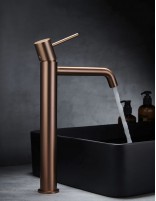 Grifo para lavabo alto oro rosa modelo Monza de Imex ambiente