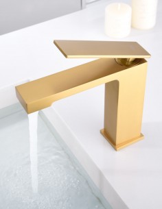 Grifo de lavabo cuadrado oro modelo Pisa de Imex