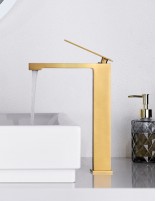 Grifo de lavabo cuadrado caño alto oro modelo Pisa de Imex