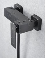 Grifo de ducha cuadrado black gun metal detalle