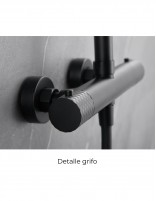 Barra de ducha termostática negra modelo Génova de Imex detalle grifo