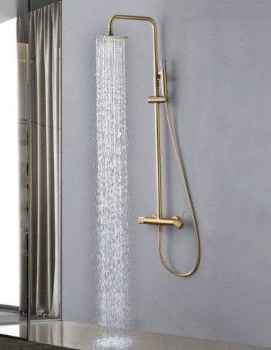 Columna ducha oro cepillado modelo LINE de IMEX ambiente