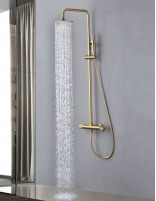 Columna ducha oro cepillado modelo LINE de IMEX ambiente