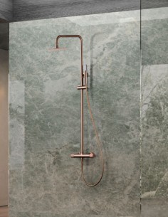 Columna ducha oro rosa cepillado modelo LINE de IMEX ambiente