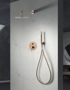 Ducha empotrada oro rosa cepillado modelo LINE de IMEX. ambiente