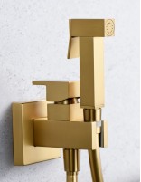 Ducha oro cepillado modelo  IRLANDA de Imex detalle grifo