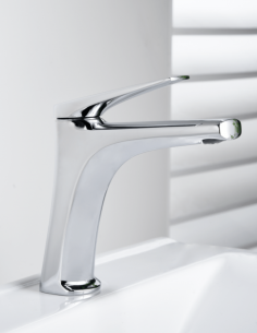 Grifería de lavabo cromo modelo DELOS de IMEX ambiente