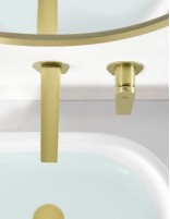 Grifería de lavabo empotrado oro modelo DELOS de IMEX ambiente