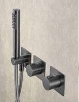 Ducha empotrada termostática black gun metal  modelo TIBET de Imex mango