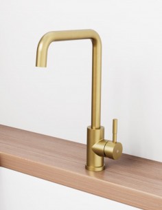 Grifería monomando de cocina oro modelo Noah de GME ambiente