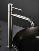 Grifo para lavabo alto níquel modelo Monza de Imex ambiente