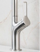 Grifo cocina monomando acero detalle