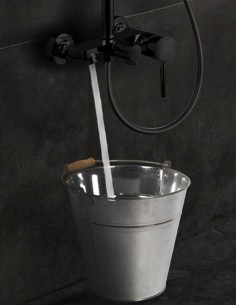 Barra ducha bañera negra modelo Oslo de Bathplus 2