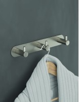 Percha triple níquel cepillado colección ESSENTIAL