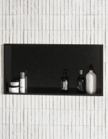 Detalle Hornacina para baño rectangular negro MANILLONS