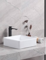 Detalle Lavabo fino CORINTO IBI BLANCO BRILLO de Probath