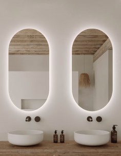 Espejo ovalado con luz ambiental CAPSUL de BathDecor