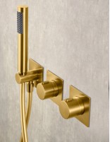 Conjunto ducha oro u oro rosa empotrada techo termostática detalle oro