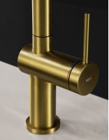 Grifo cocina LAZIO oro cepillado detalle