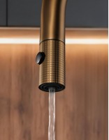 Grifo cocina LAZIO oro rosa cepillado detalle