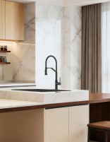 Grifo cocina serie VÉNETO - negro mate IMEX ambiente