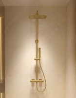 Conjunto barra ducha termostático - oro cepillado TOSCANA de IMEX ambiente
