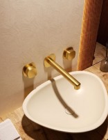 Grifo lavabo empotrado bimando - oro cepillado - TOSCANA de IMEX ambiente