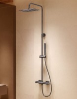 Columna de ducha termostática - black gun metal FIRENZE de IMEX  ambiente