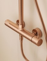 Conjunto de ducha monomando - oro rosa cepillado GENOVA de IMEX detalle