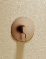 Set ducha 1 vía - oro rosa cepillado GENOVA de IMEX detalle