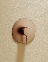 Set ducha 1 vía - oro rosa cepillado GENOVA de IMEX detalle