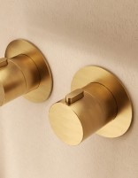 Conjunto ducha termostático empotrado - oro cepillado AZORES de Imex detalle