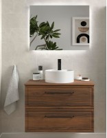 Conjunto de baño clásico sobre encimera nogal