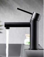 Grifo lavabo moderno negro ambiente 2