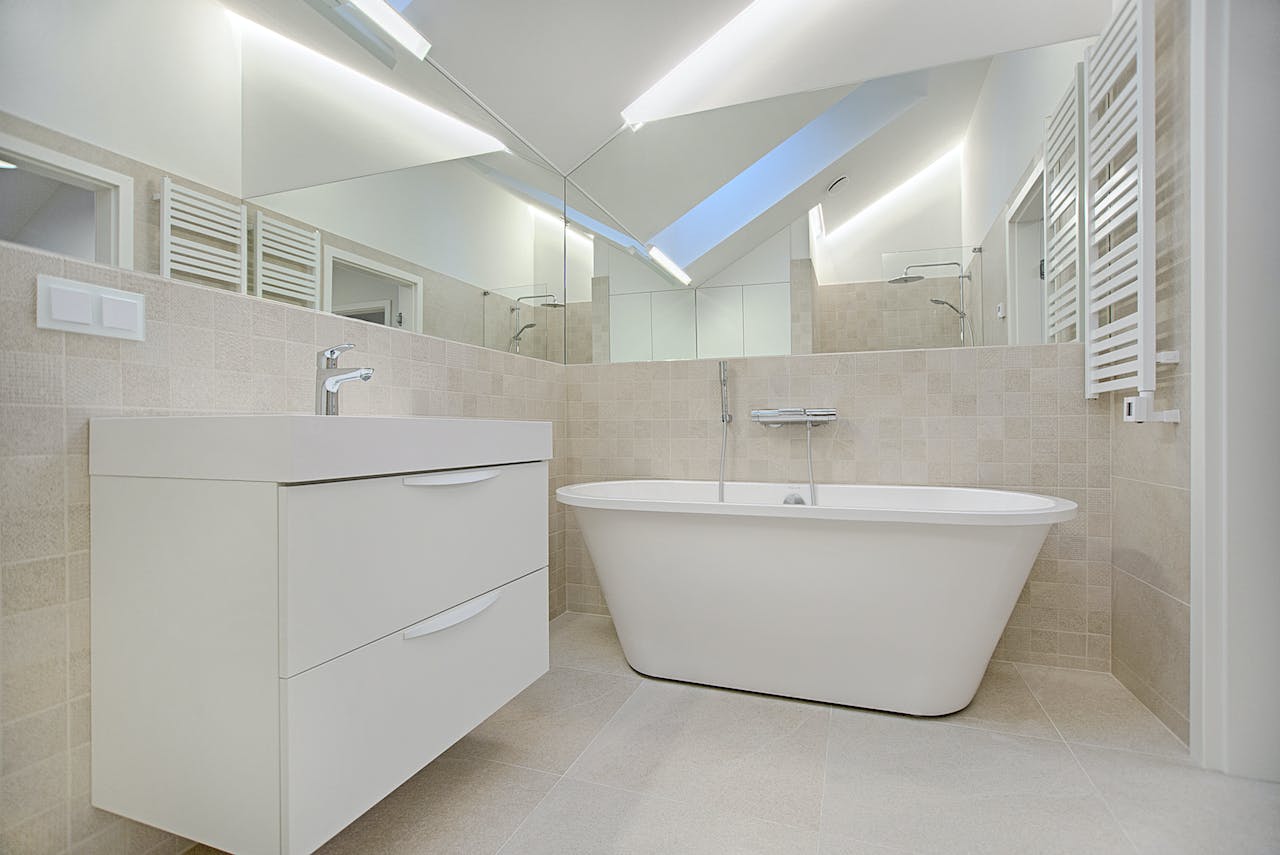 Luces LED ba&ntilde;o moderno