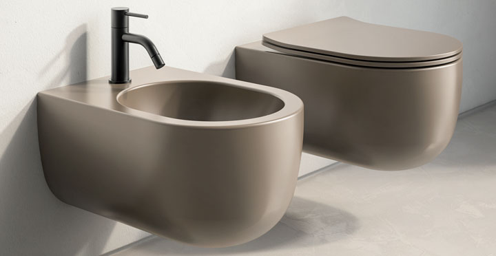 Sanitarios suspendidos