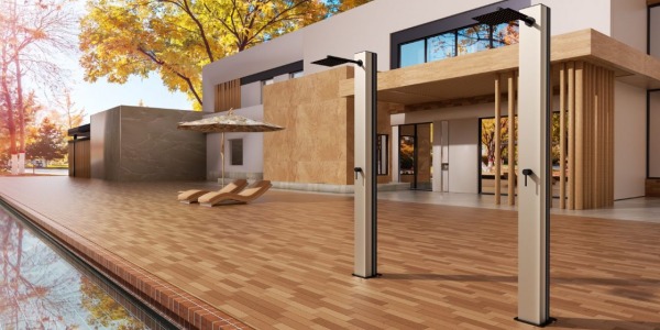 Duchas para piscina: tipos, ventajas y cuál es la mejor opción para ti